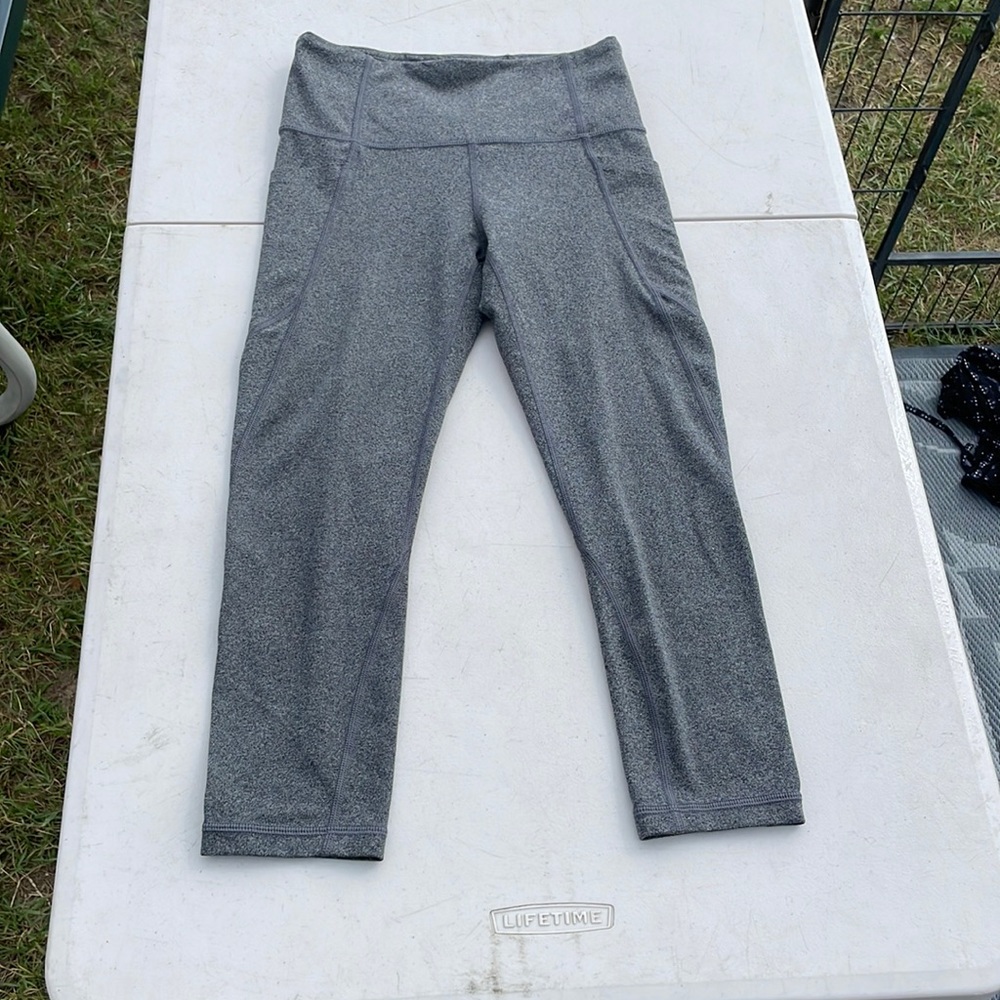 Athleta exercise capri XS with side pockets